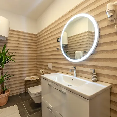 Xboutique Marinac 4* شيبينيك