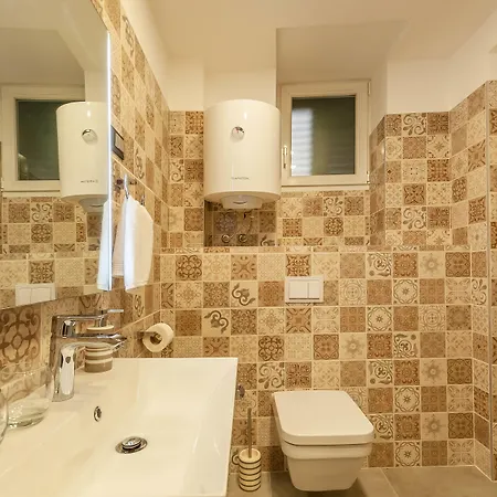 Xboutique Marinac 招待所