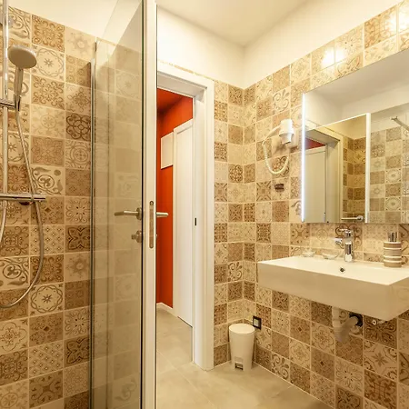 Xboutique Marinac 招待所 希贝尼克