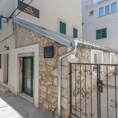 Xboutique Marinac 招待所 希贝尼克