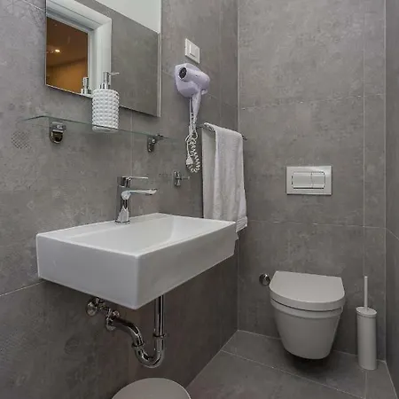 Xboutique Marinac 4*
