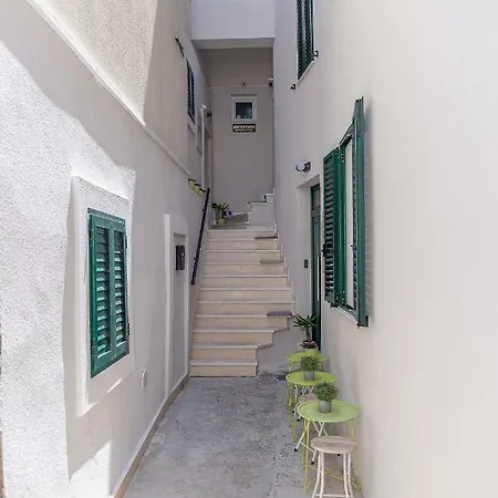 Xboutique Marinac 招待所