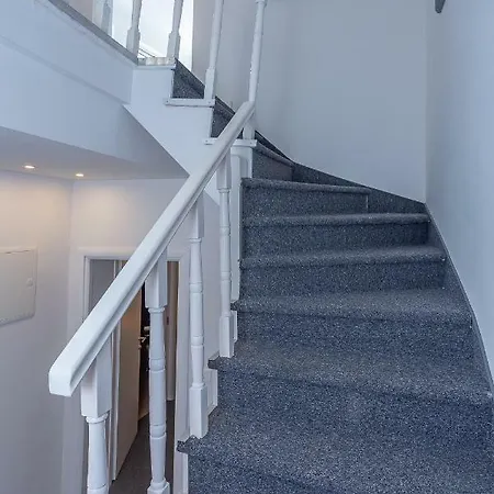 Xboutique Marinac 招待所 希贝尼克