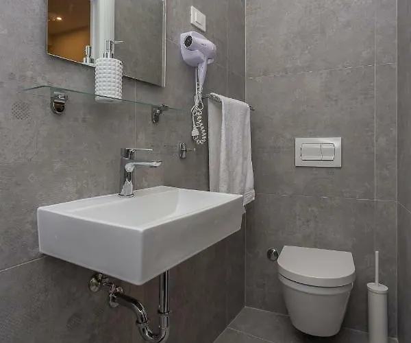 Xboutique Marinac 4*